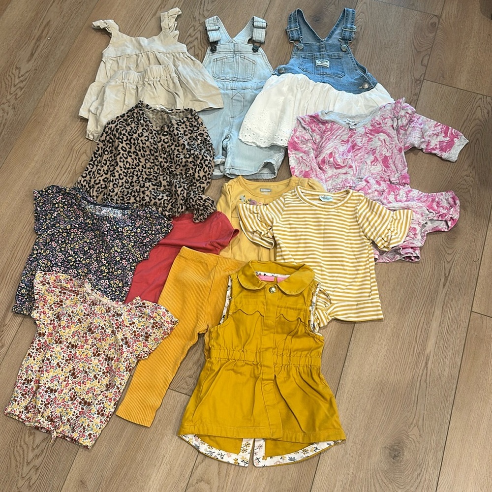 Mostly 12-18 bundle- right side is 18-24 but all look similar in size